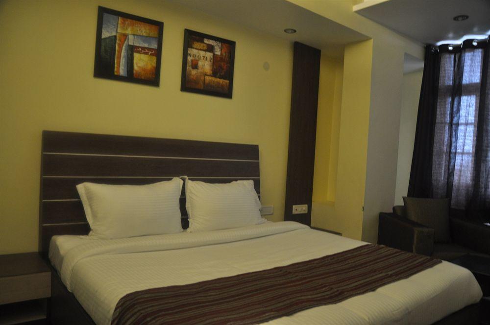 Hotel Mm Yellowuds Amritsar Bagian luar foto