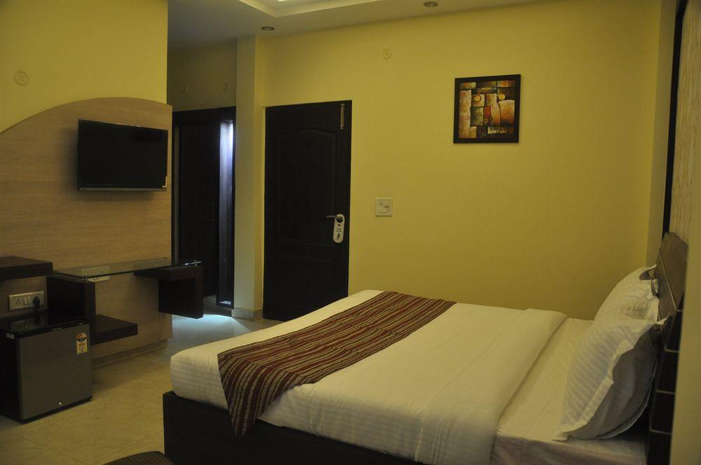 Hotel Mm Yellowuds Amritsar Bagian luar foto