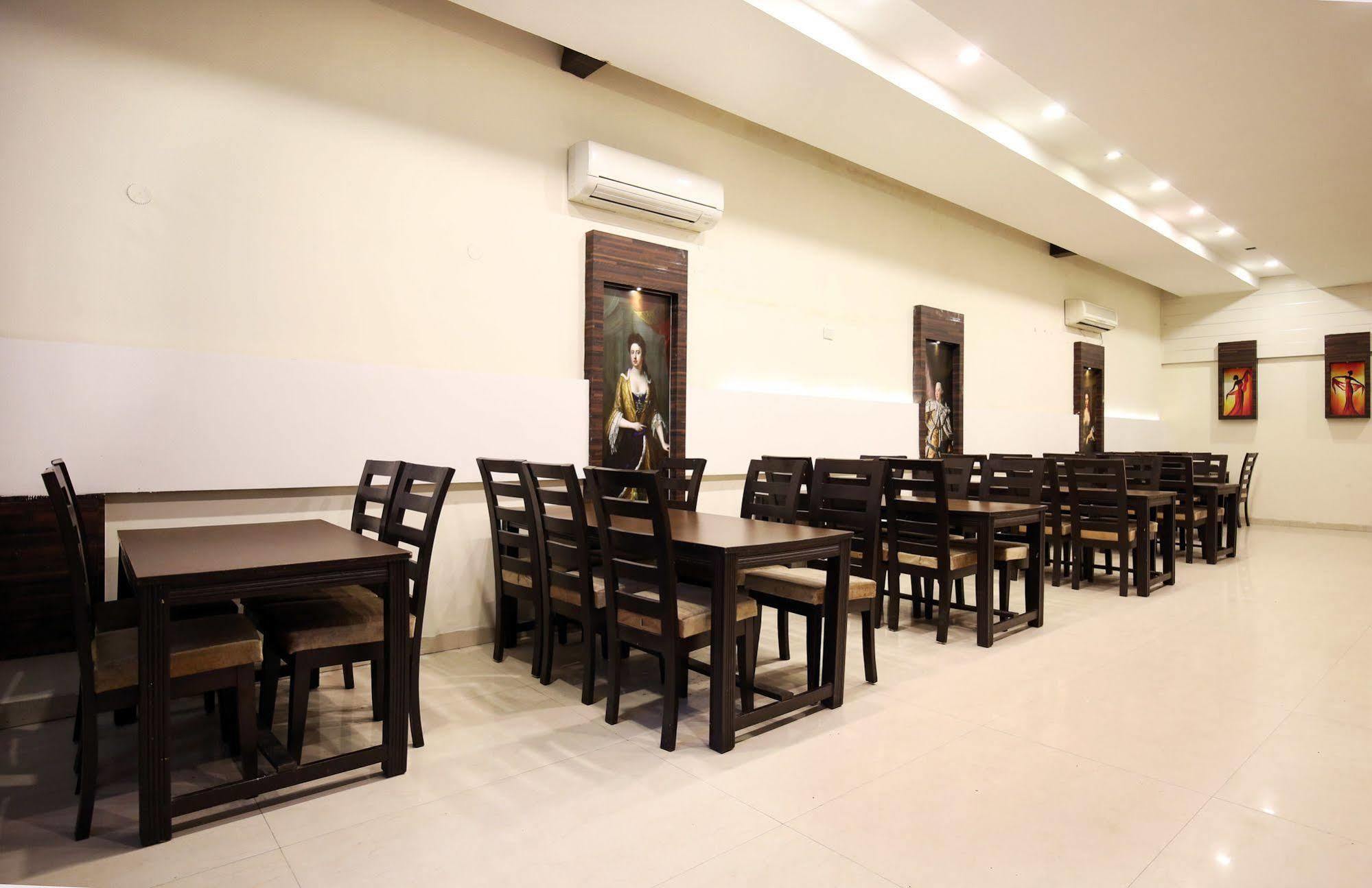 Hotel Mm Yellowuds Amritsar Bagian luar foto