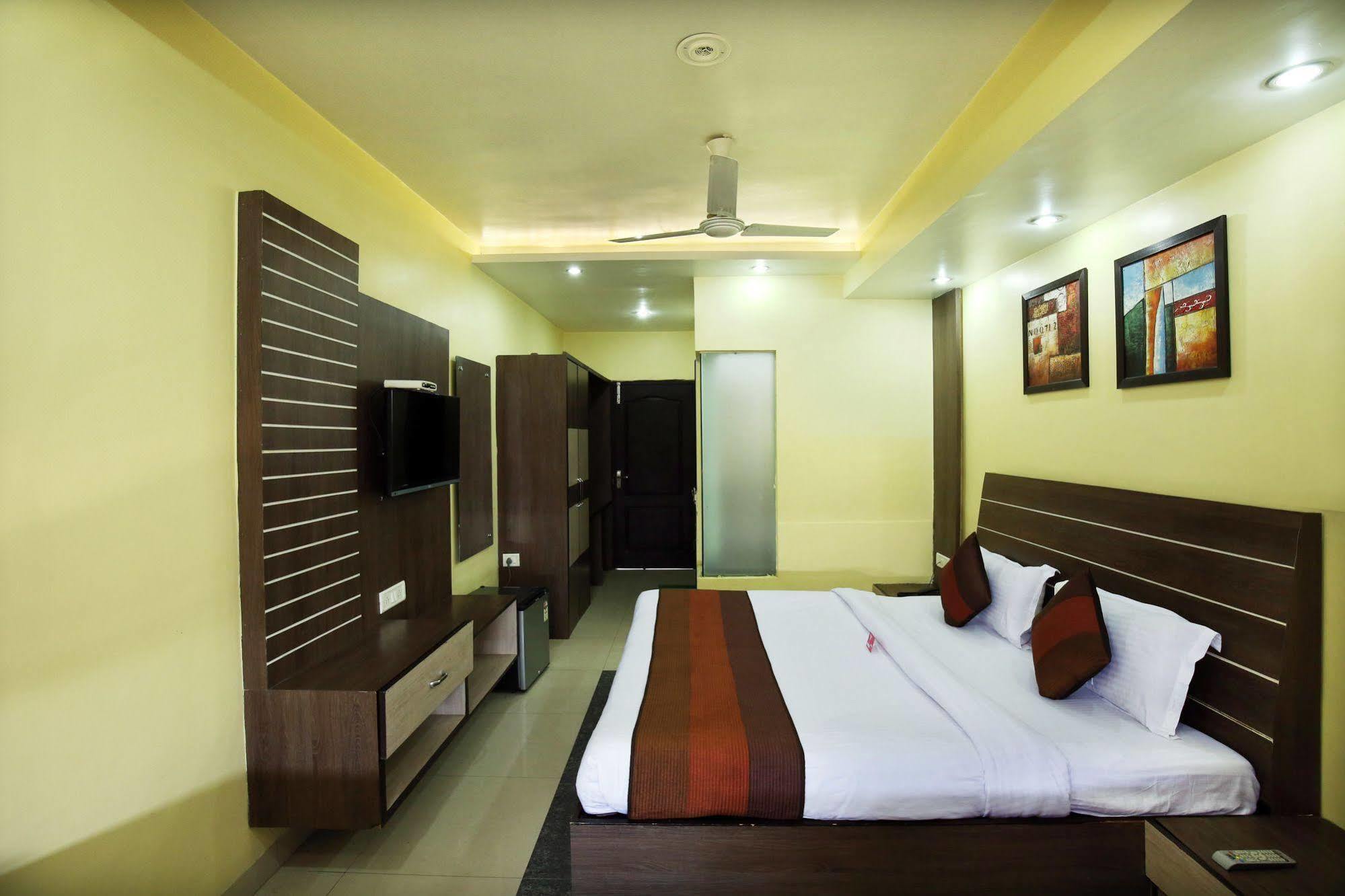 Hotel Mm Yellowuds Amritsar Bagian luar foto