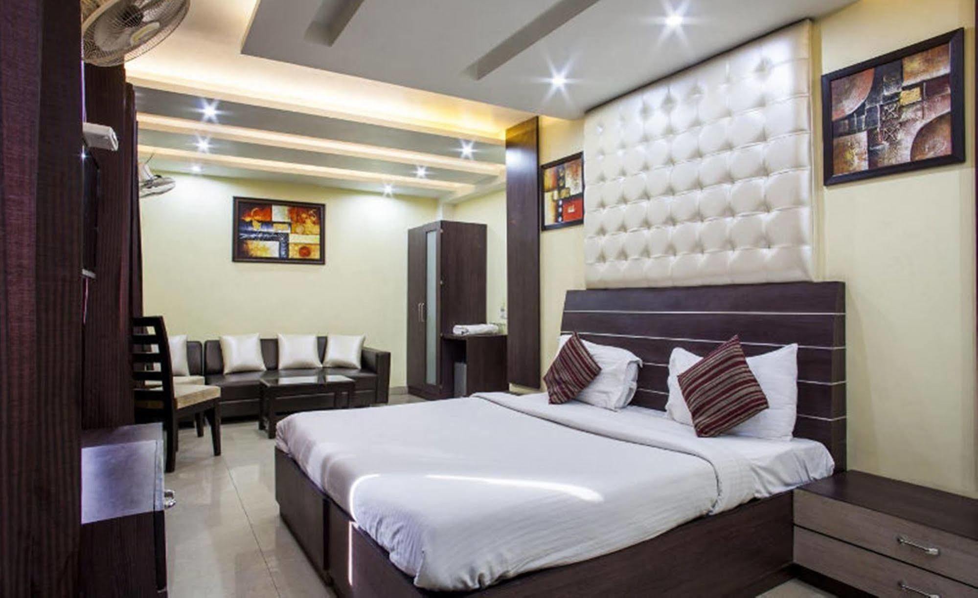 Hotel Mm Yellowuds Amritsar Bagian luar foto
